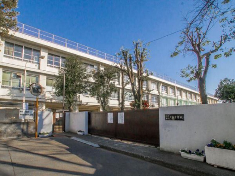 中学校 小平市立上水中学校 702m