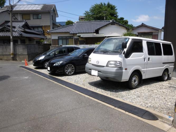 駐車場 敷地が広いので駐車場は7台以上停めれますよ。