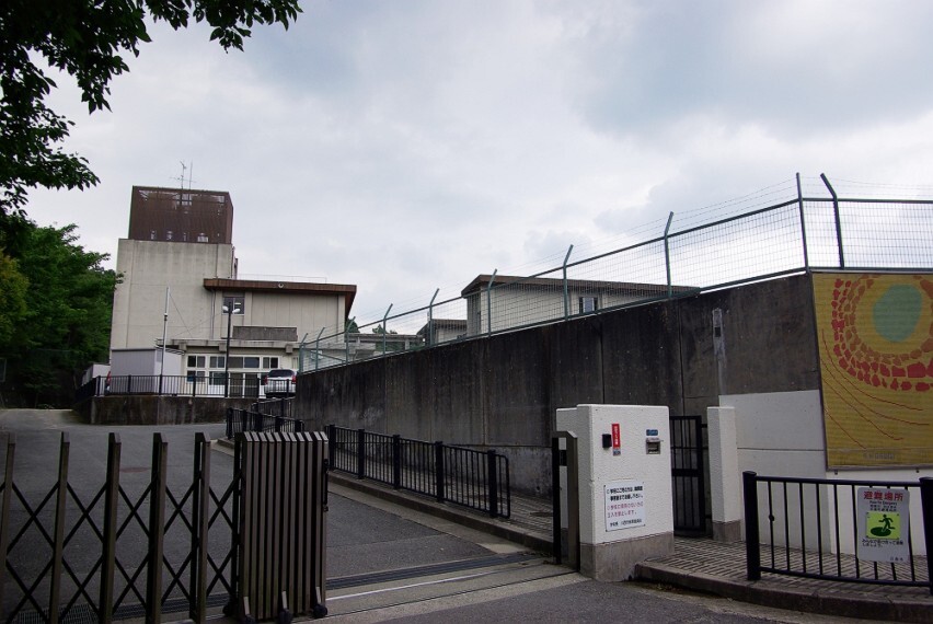 小学校 【小学校】川西市立多田東小学校まで1340m