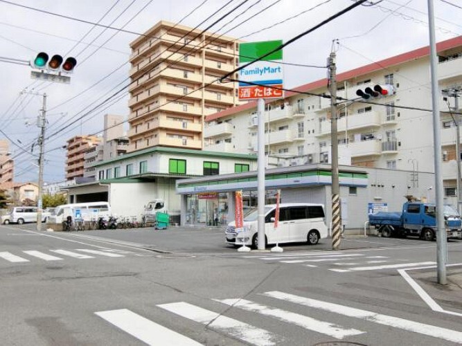 コンビニ ファミリーマート 広島東雲店