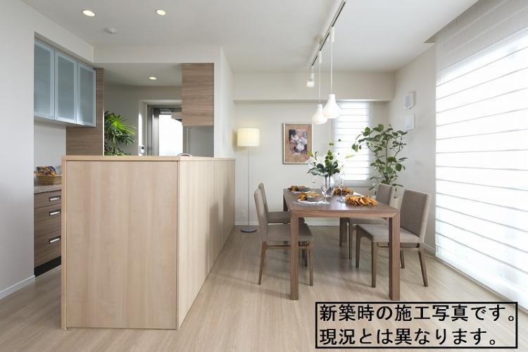 リビングダイニング (新築時施工例写真の為、現況とは異なります)
