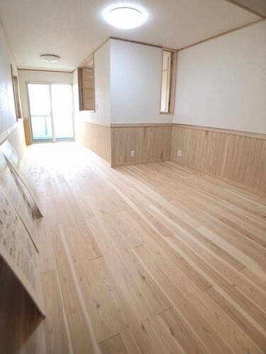 洋室11.2帖:吹抜けからの明るい採光も入ります!