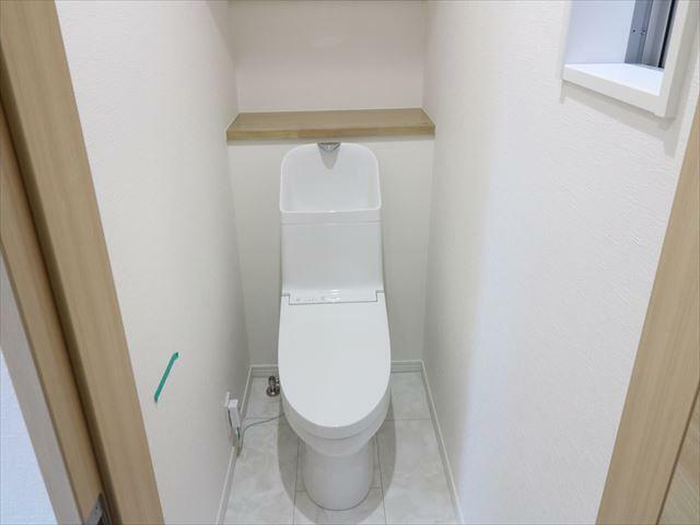 トイレ 節水型のウォシュレットトイレ。