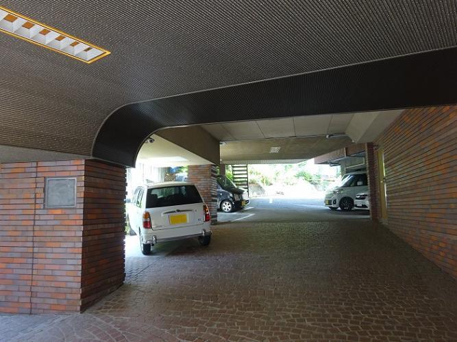駐車場 全15台(普通車・軽乗用車)駐車可能です