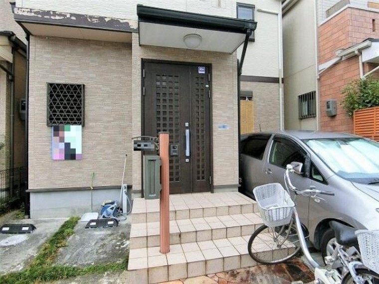 玄関 自然のある豊かな住宅地で落ち着いた新生活をスタートできます