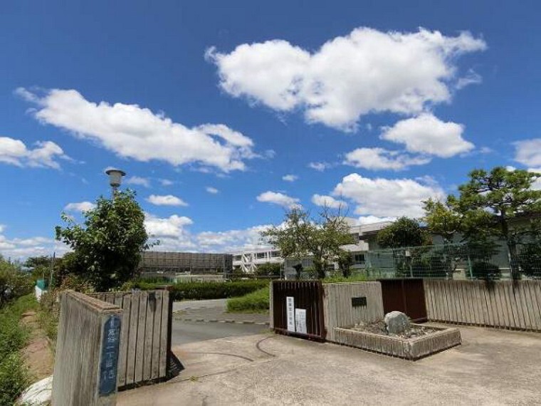 小学校 倉治小学校