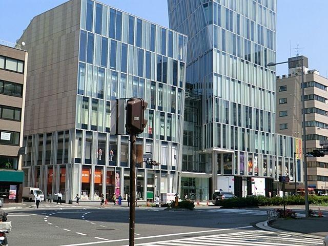 スーパー 紀ノ国屋インターナショナル 徒歩8分。