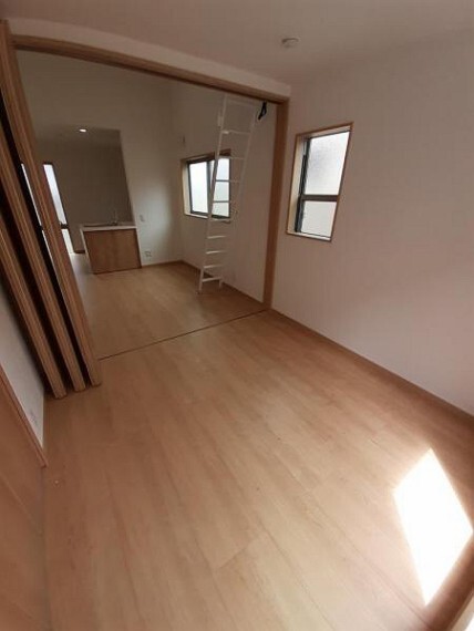 子供部屋 洋室4.5帖:お子様の部屋にも丁度良い広さです!