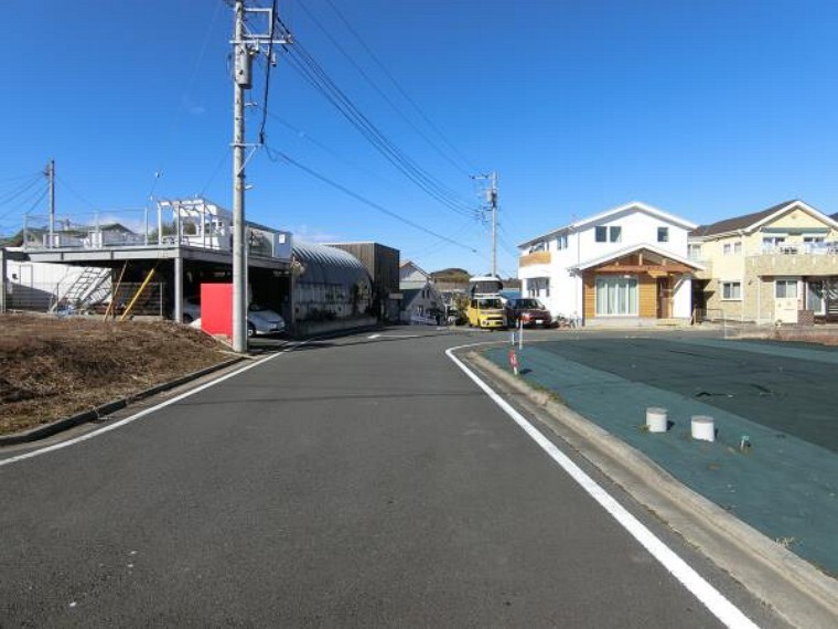 現況写真 ゆったりとした戸建の立ち並ぶ住環境。