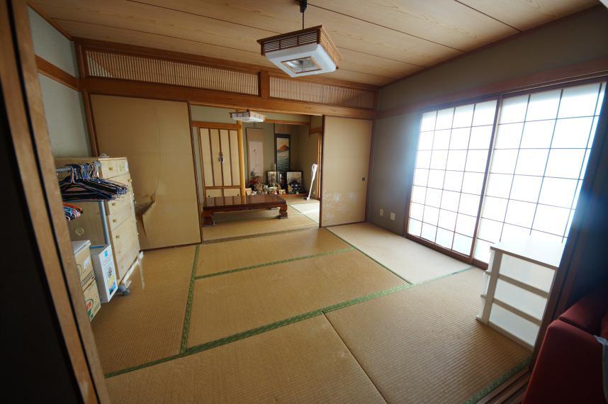 和室 1階和室二間続き。フローリング施行で 広々としたリビングに変更可能です。