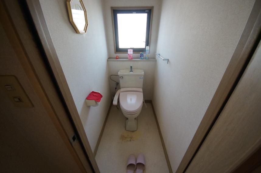 トイレ 2階トイレ。2階にトイレが有るととても便利です。
