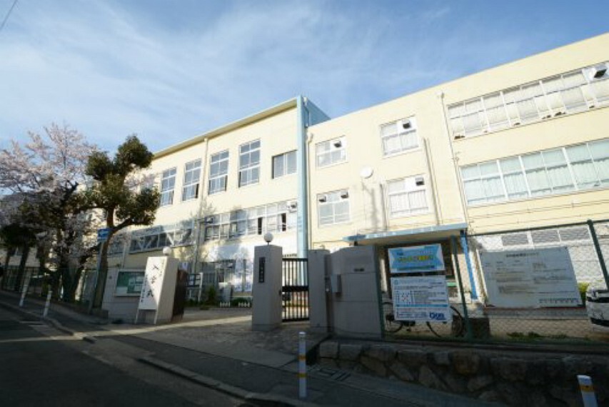 中学校 【中学校】神戸市立上野中学校まで260m