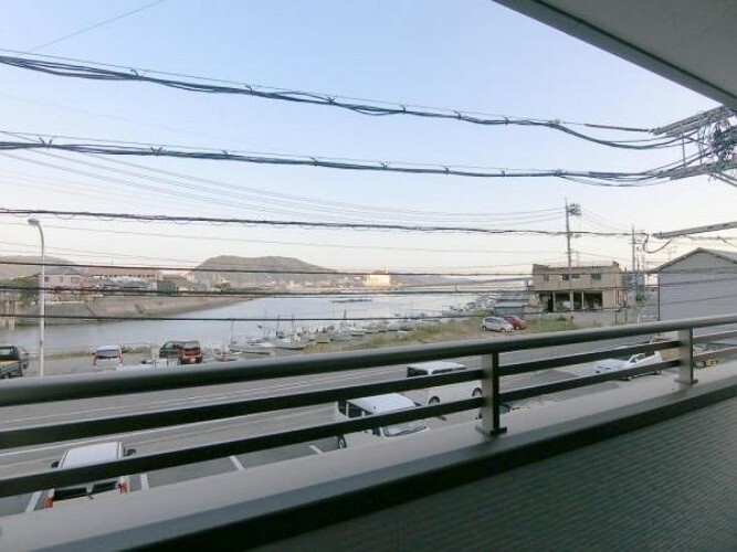 バルコニー 目の前に海が広がり開放的です。
