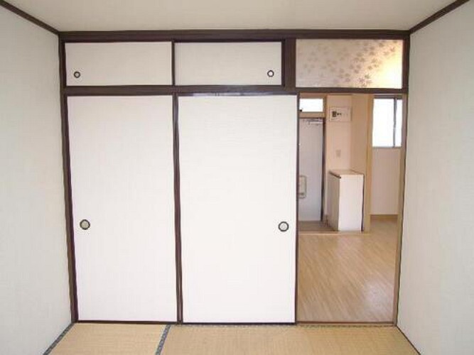 収納 天袋付きの押入がございます。