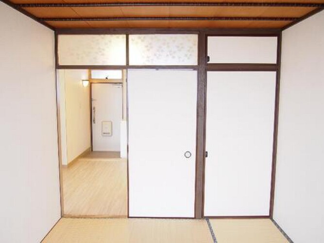 収納 押入れがございます。