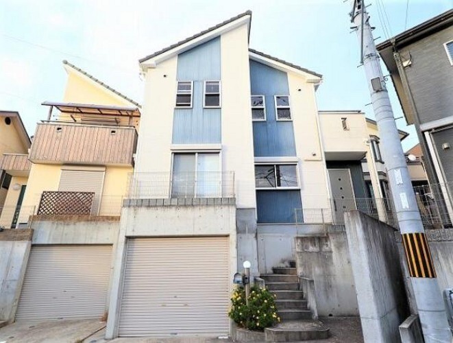 外観写真 涼しげな色味がお洒落な外観です!