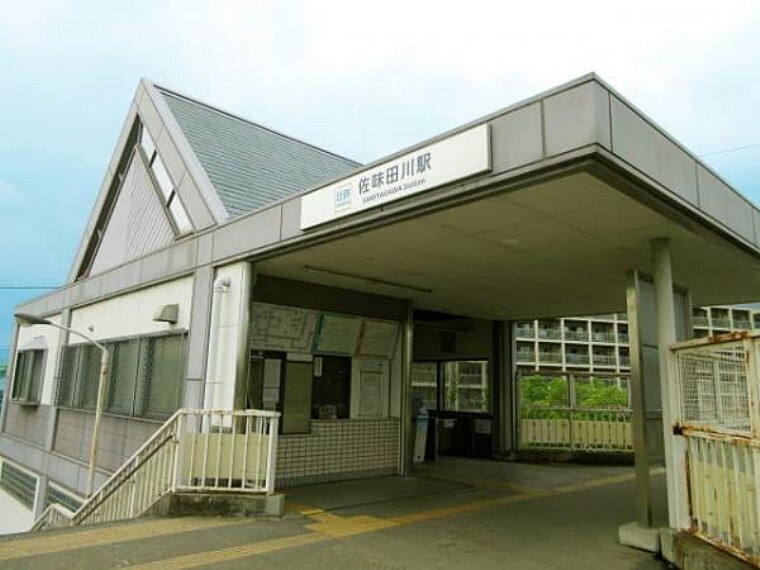 近鉄田原本線「佐味田川駅」まで徒歩約10分(約800m)