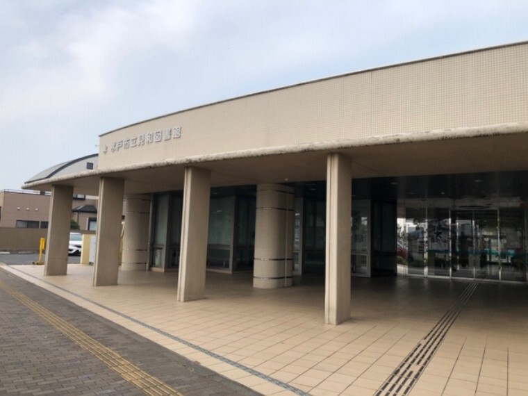 図書館 『見和図書館』分譲地内集会所から約1800m(徒歩約23分)蔵書冊数92000冊/おはなし会(毎月)、子ども映画会、1日図書館員等の活動もおこなっています。※2020年8月撮影