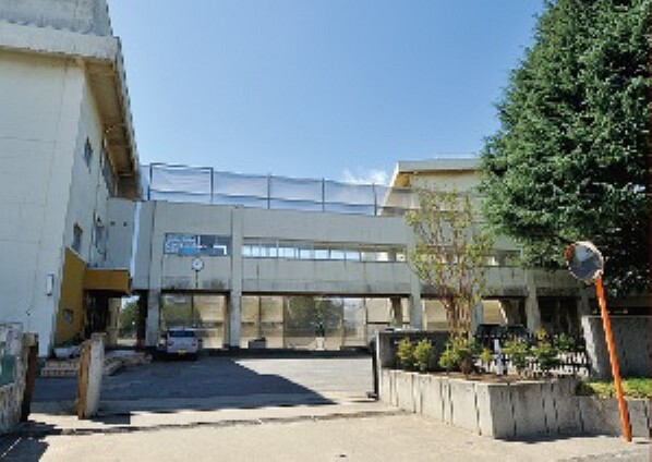 中学校 1974年創立の歴史ある中学校です。共和中祭など、学校行事も盛んです。(市立共和中学校/1500m・徒歩19分/2018年9月撮影)