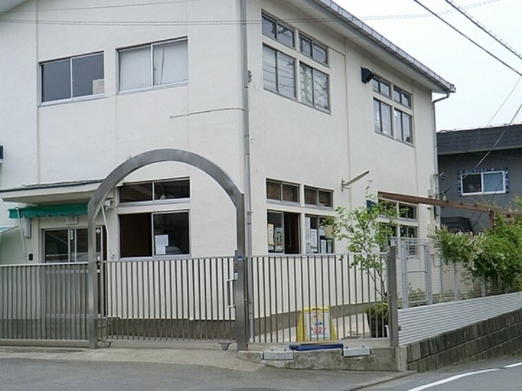 幼稚園・保育園 矢島幼稚園 大船駅よりバス乗車7分、常勝寺下車徒歩5分。専任講師による英語教育にも力を入れています。
