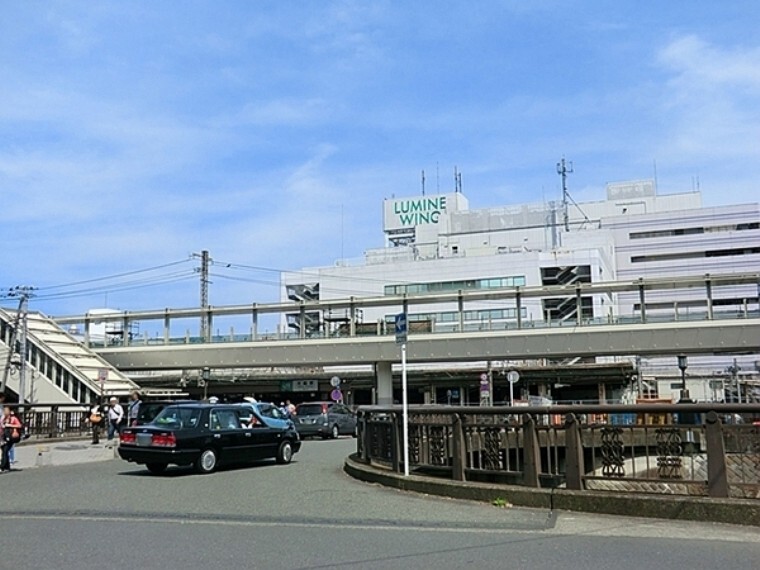 ショッピングセンター ルミネウィング大船 駅と直結便利なショッピング施設です。特に食品やお菓子の店が充実しています。