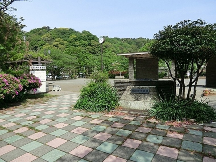 公園 玉縄児童公園 ブランコや滑り台、砂場があります。