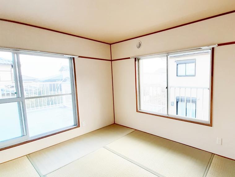 和室 こちらもバルコニーに面しているのでお洗濯にも便利な2階6.5帖和室