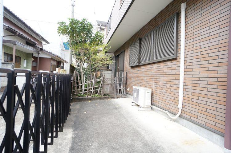 駐車場 前面道路含む現地写真