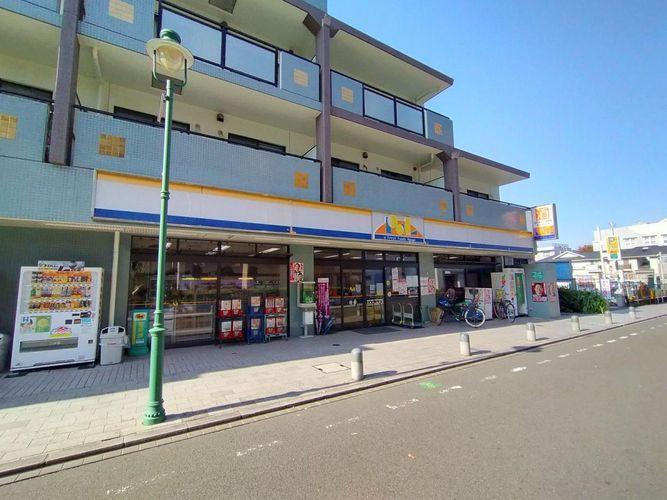 コンビニ パル 徒歩5分。