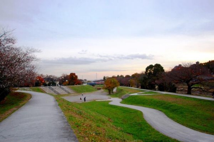公園 いろは親水公園さくらのこみち 約850m(徒歩11分)