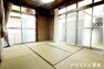 和室 和室には、フローリングの床にはない、高温多湿な日本の気候に適した効果や、畳ならではの落ち着いた和の空間がございます。