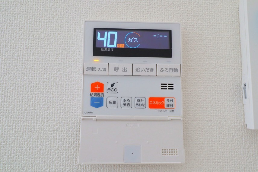発電・温水設備 オートバスパネル いつでも適温のお風呂に入れるのが嬉しいですね キッチンなどから操作ができるので便利です