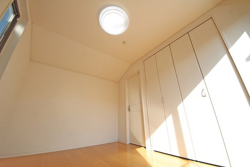 居間・リビング 全居室には機能的な収納を配置し、居住空間にゆとりをプラス。