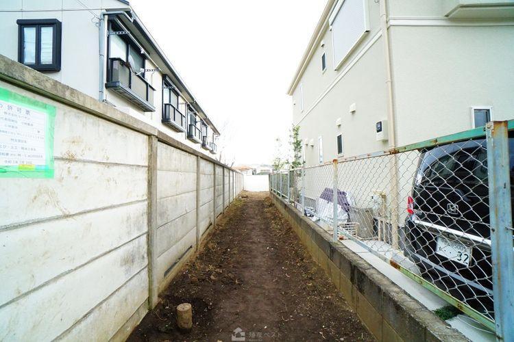 現況写真 プライバシーを守れる旗型の土地です。路地状部分はこのようになっております。