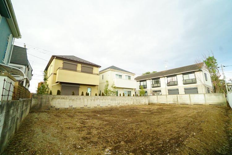 現況写真 周囲の住宅も敷地に余裕があり、開放感があります。