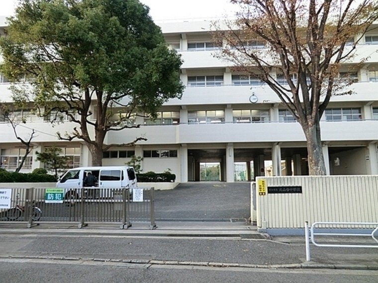 中学校 横浜市立丸山台中学校 学校教育目標 まちに生き、自分で自分の生き方を切り拓いていける生徒を育てます