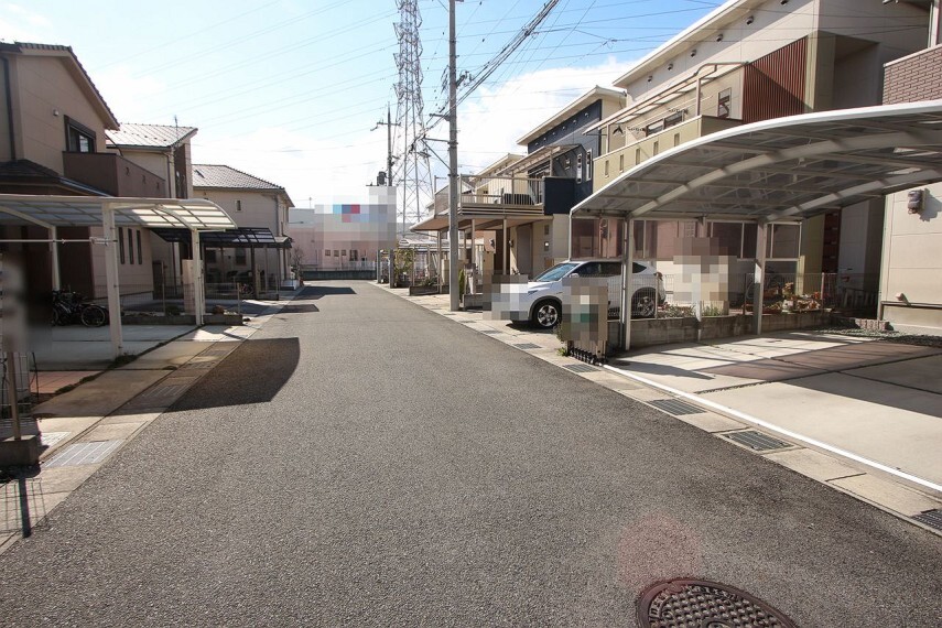 外観・現況 前面道路は約6m幅。 大きなお車でもスムーズに出し入れできます。 交通量が少なく、とっても静かな環境です。