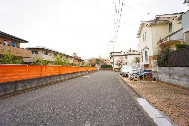 現況写真 どこまでも続いていそうな真っ直ぐで気持ちの良い道路です。