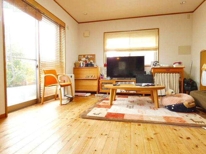 居間・リビング (LDKは16.2帖) 使いやすいLDK 無垢の床材なので、味わいのある設計です!