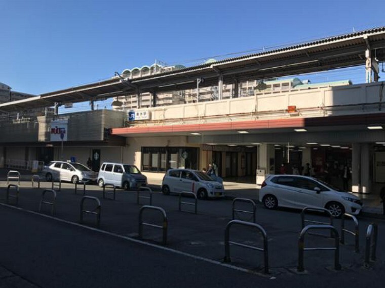 JR山陽本線「垂水駅」まで徒歩約7分。駅を降りてすぐにショッピングモールや飲食街があります。駐輪場もあり、バス便で地下鉄沿線にも行けます。徒歩でアウトレットモールにも行けて便利です。