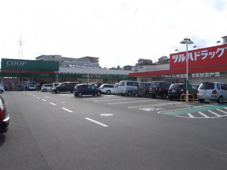 ドラッグストア ツルハドラッグ塩釜栄町店 徒歩22分