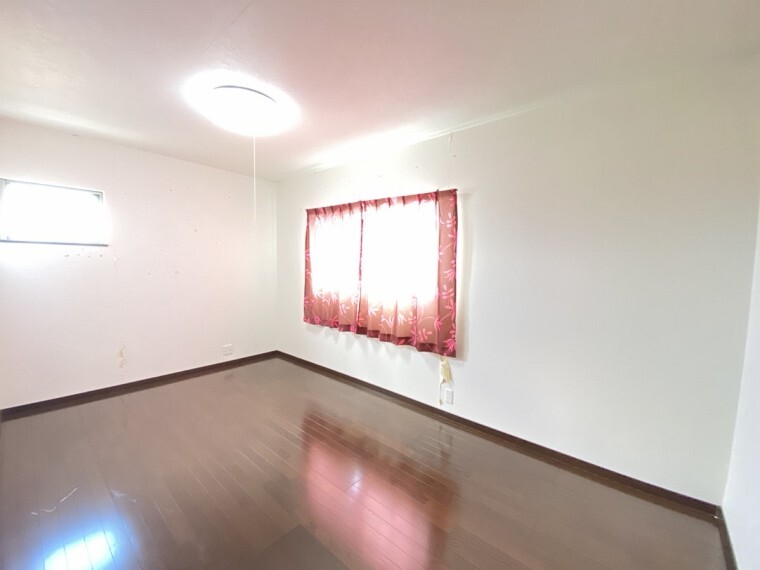 洋室 子供部屋におすすめの洋室です 十分な収納もあります