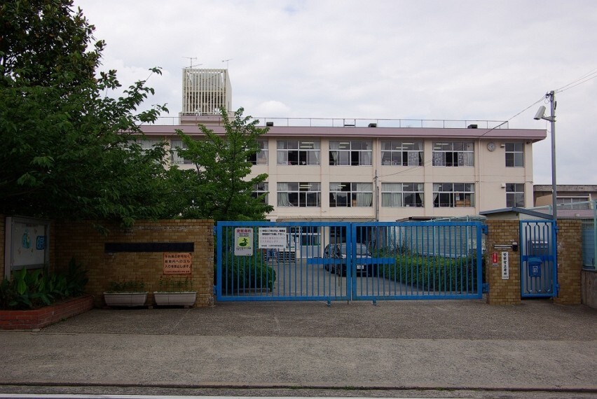 小学校 【小学校】川西市立清和台南小学校まで415m