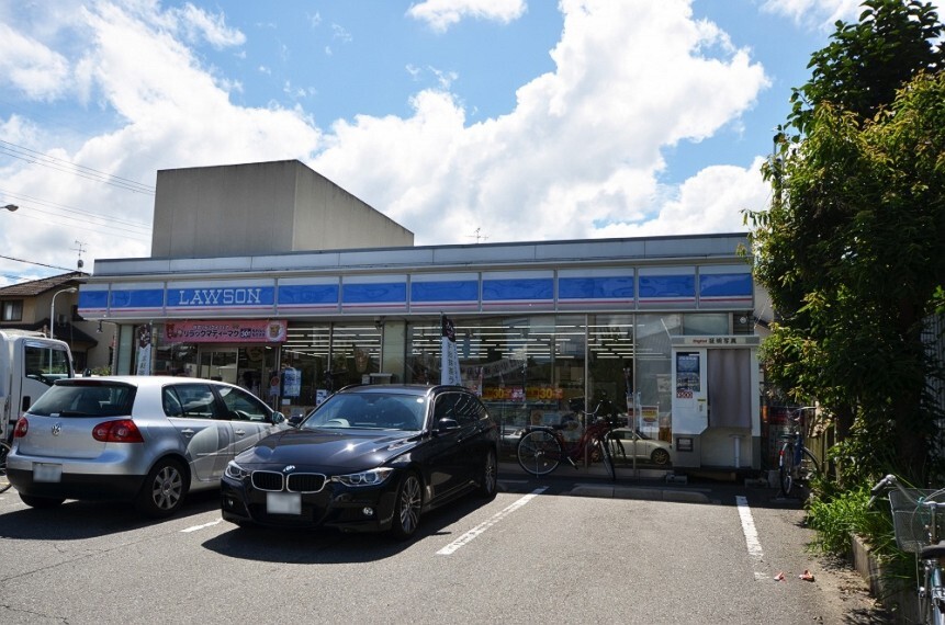 コンビニ 【コンビニエンスストア】ローソン川西清和台西店まで717m