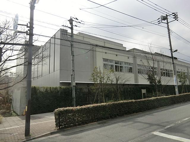 中学校 【杉並区立井草中学校】部活動が盛んで、運動部と文化部ともに大会等で活躍しています。放課後も充実した時間が過ごせる中学校です。