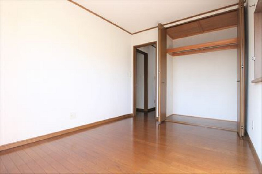 収納 6帖(バルコニー側)