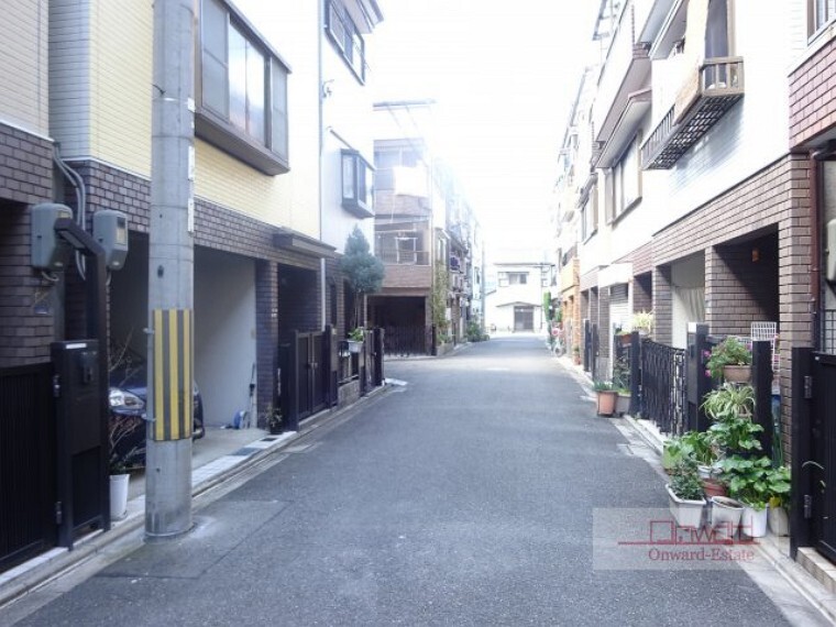 現況写真 無料送迎・早朝等の内覧会開催中の 株式会社オンワード不動産へお気軽にお申し付け下さい。 ■現地見学について 現地見学は原則当日の内覧が可能です! 売主様の都合等で当日見学が出来ない場合がございます。