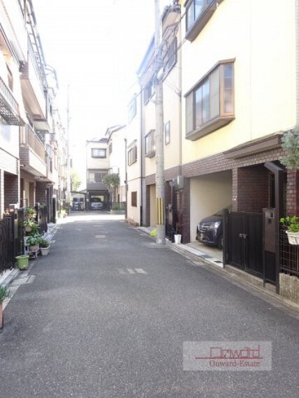 現況写真 無料送迎・早朝等の内覧会開催中の 株式会社オンワード不動産へお気軽にお申し付け下さい。 ■現地見学について 現地見学は原則当日の内覧が可能です! 売主様の都合等で当日見学が出来ない場合がございます。