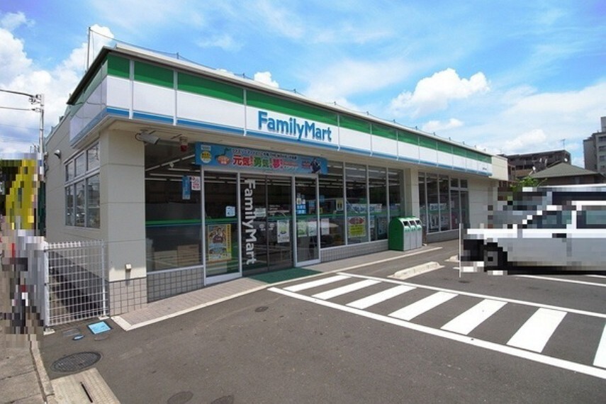 コンビニ ファミリーマート登戸中央店 急なお買い物に大助かりのコンビニ。冷凍食品などのPB商品も充実しているので毎日の献立にも役立ちます。