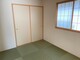 和室 琉球畳風のおしゃれな和室 しっかり収納があり便利です。やっぱり畳は落ち着きますね ゆったりとした時間を過ごせます。